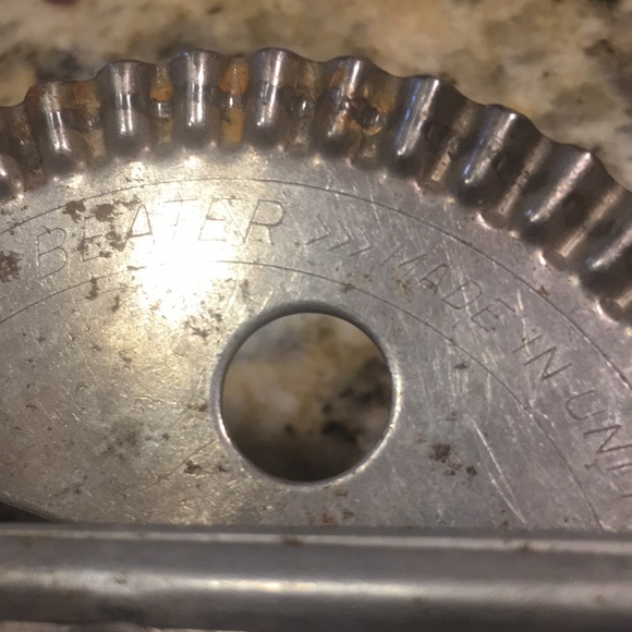 Vintage Rotary Hand Egg Beater Red Wood Handle - Picture 13 of 13